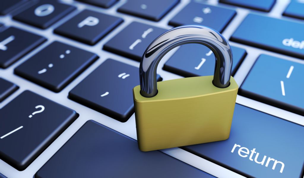niroworld – Fotolia Online digital data and cyber security concept with a closed padlock on a computer keyboard 3D illustration.